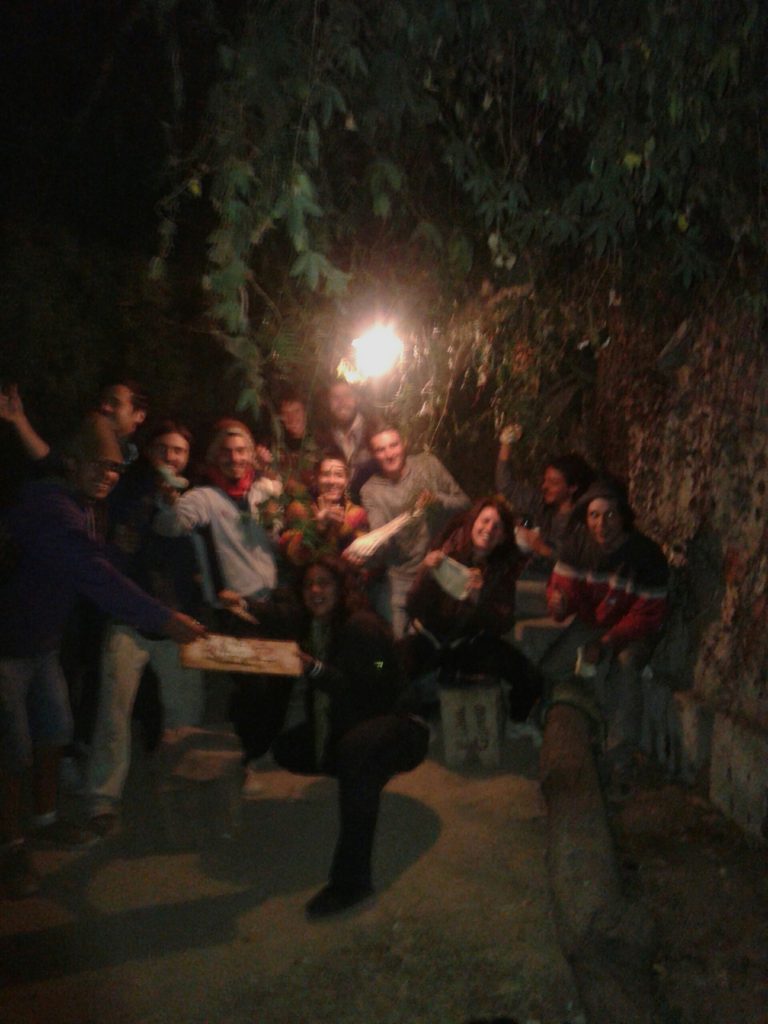 Con los cabros haciendo pizza en el cumple de Leto, en Sucre